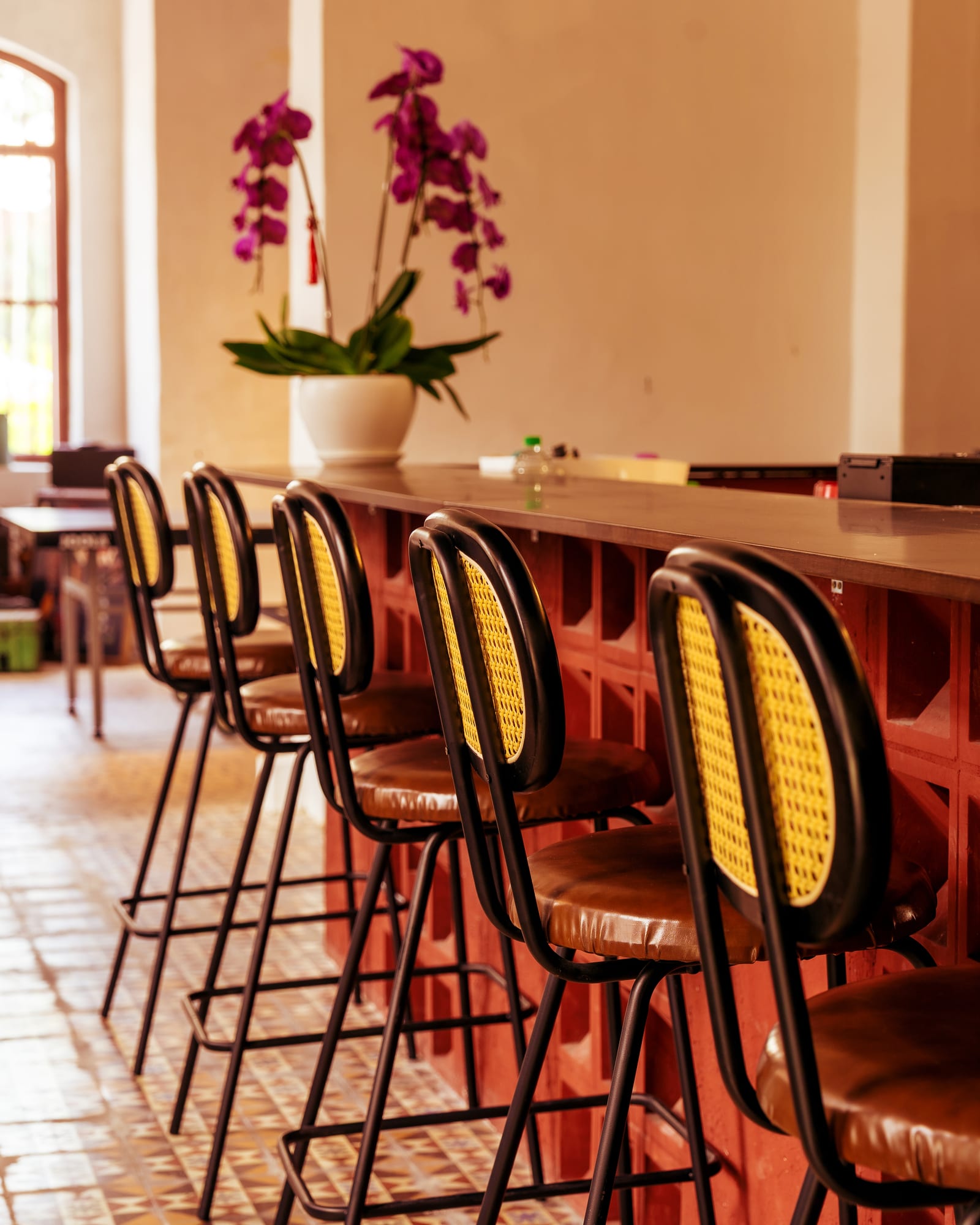 Bar counter seating